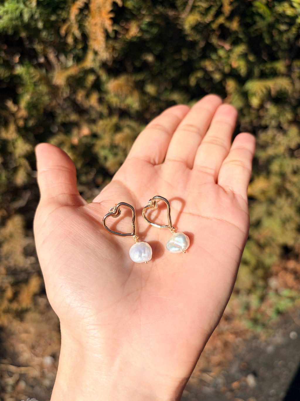 Open heart white Pearl