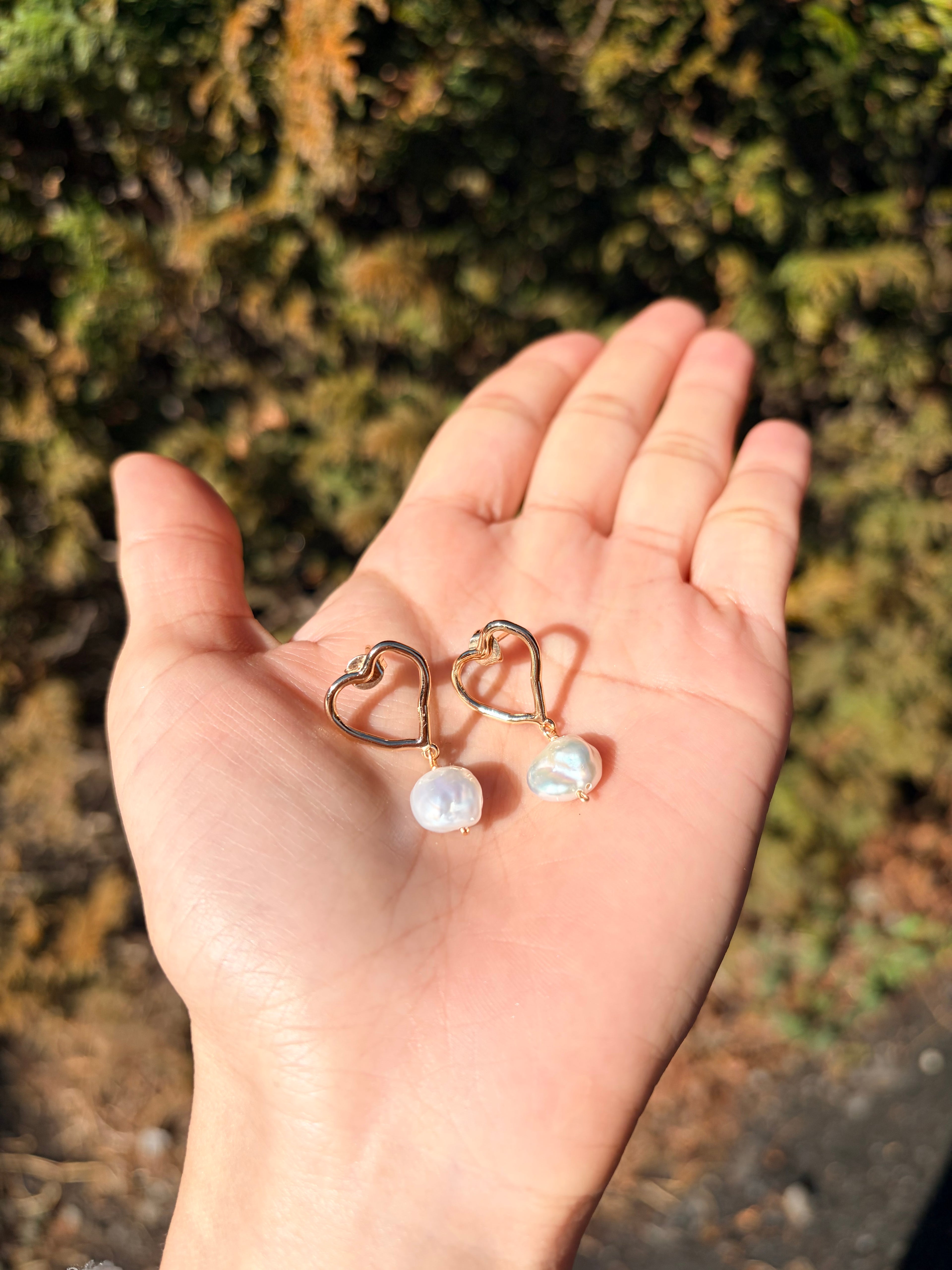 Open heart white Pearl